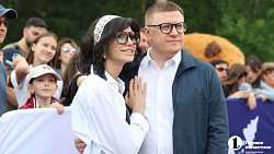 В Челябинске с красками и музыкой прошел фестиваль мороженого «Единорожок»