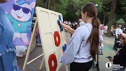В Челябинске с красками и музыкой прошел фестиваль мороженого «Единорожок»