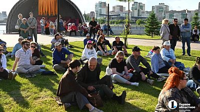 Поют все: на набережной в Челябинске гремит 50-й юбилейный Ильменский фестиваль