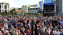 Поют все: на набережной в Челябинске гремит 50‑й, юбилейный Ильменский фестиваль