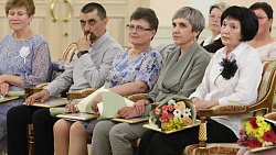 Алексей Текслер наградил 48 работников соцзащиты Челябинской области