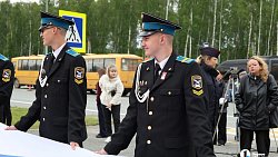На трассе М‑5 под Челябинском ко Дню России развернули 100‑метровый флаг