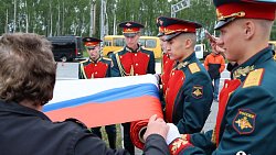 На трассе М‑5 под Челябинском ко Дню России развернули 100‑метровый флаг