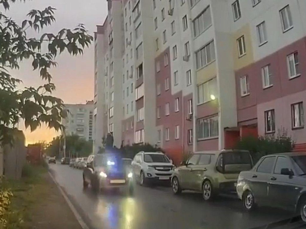 В Челябинске задержали водителя без прав с незаконными спецсигналами