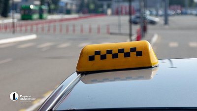 В Челябинске пассажир набросился на таксистку