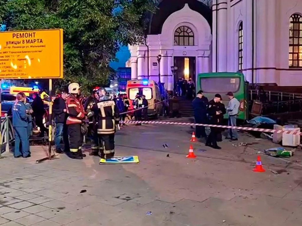 В Екатеринбурге автобус после ДТП сбил насмерть четверых пешеходов