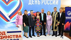 В День России в Челябинске выступил артист Дмитрий Харатьян