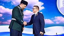 В День России в Челябинске выступил артист Дмитрий Харатьян