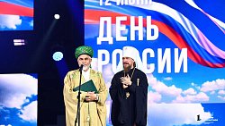 В День России в Челябинске выступил артист Дмитрий Харатьян