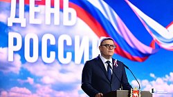 В День России в Челябинске выступил артист Дмитрий Харатьян