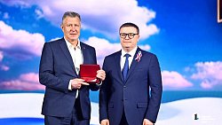 В День России в Челябинске выступил артист Дмитрий Харатьян