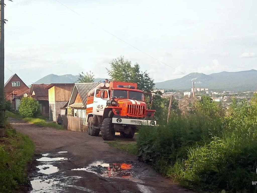 Два человека погибли при обрушении кровли частного дома в Златоусте