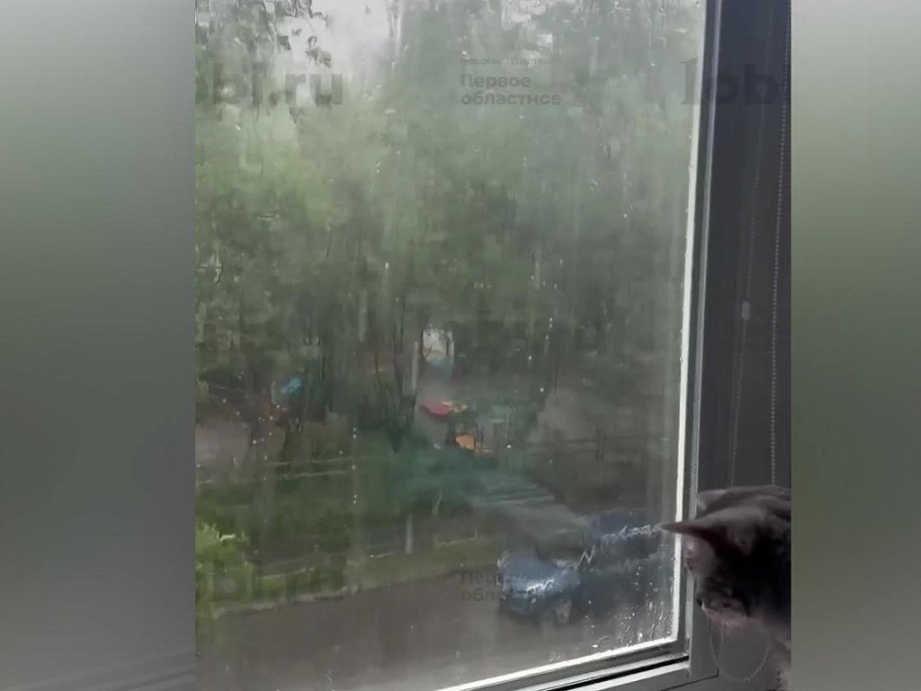 Мощный ливень с градом прошел в Челябинске 14 июня