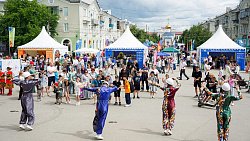 В Карталах супружеским парам вручили семь медалей «Семейное счастье»