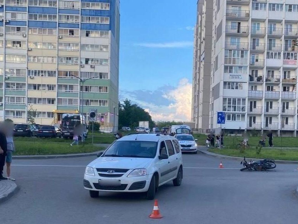 В Челябинске два ребенка пострадали в ДТП на мопеде