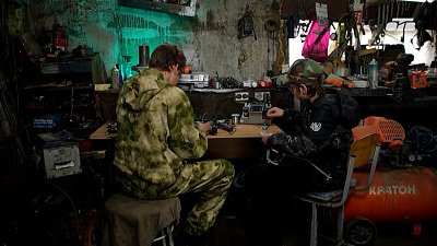 Подросток из Челябинской области собирает ударные дроны для фронта