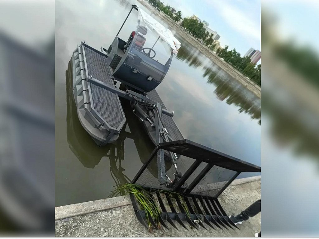 На реке Миасс в Челябинске приступили к механизированной очистке после нереста