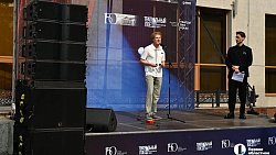 Челябинский вокзал превратился в театр под открытым небом