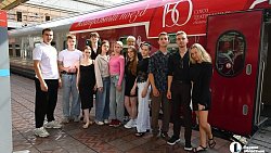 Челябинский вокзал превратился в театр под открытым небом