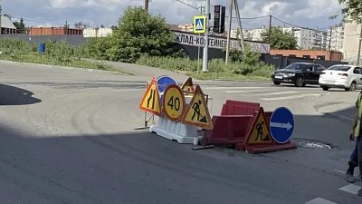 Асфальт провалился на проезжей части на северо-западе Челябинска