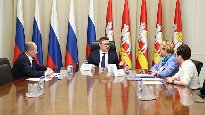 Алексей Текслер обсудил развитие почтовой сети с новым директором УФПС региона