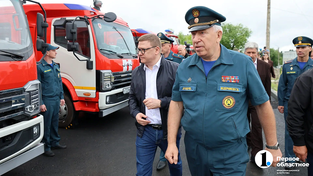 Алексей Текслер передал четыре автомобиля для пожарной службы и МЧС