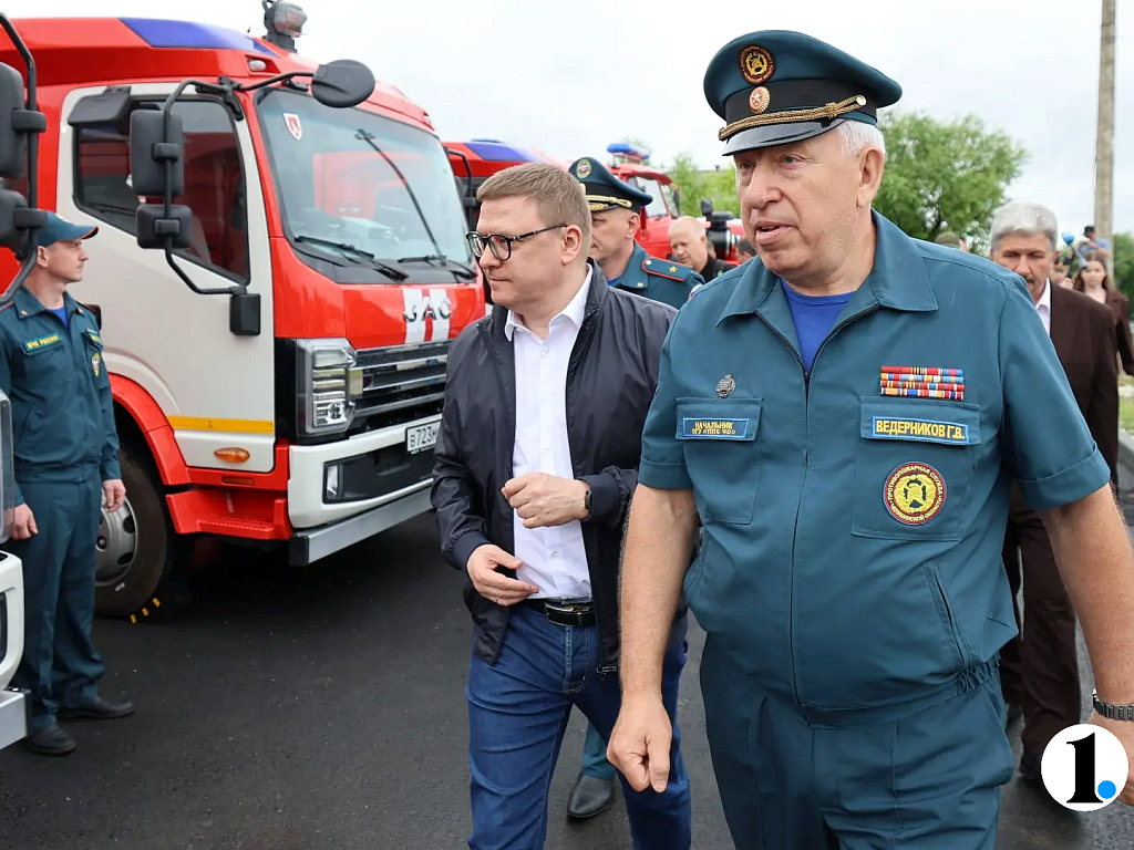 Алексей Текслер передал четыре автомобиля для пожарной службы и МЧС