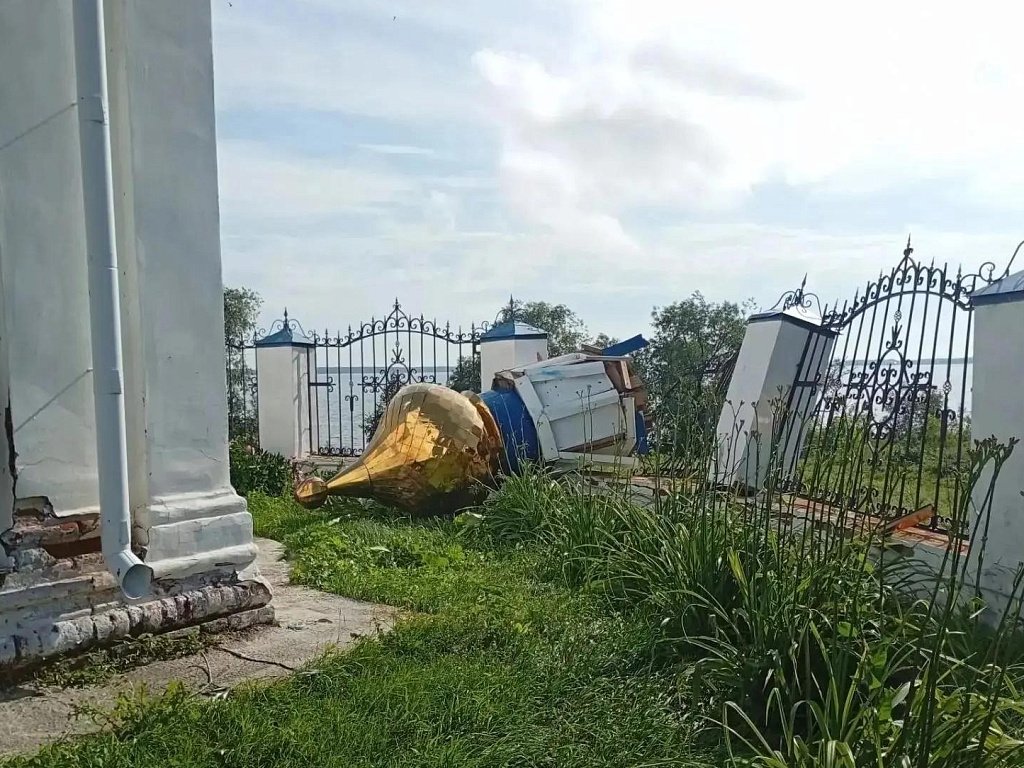 Прокуратура начала проверку после обрушения купола церкви в Челябинской области