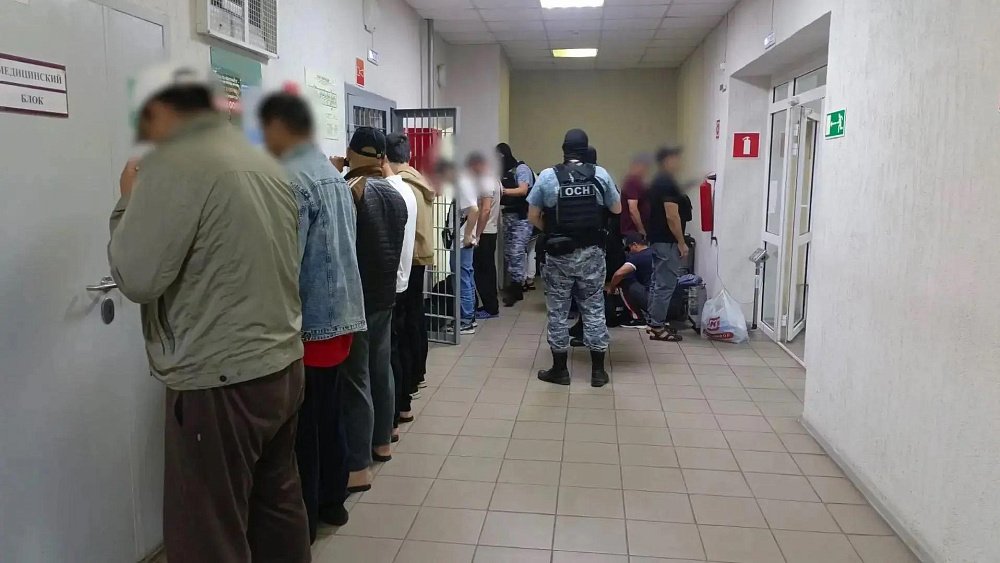 Из Челябинской области выдворили 35 иностранцев-нарушителей за день