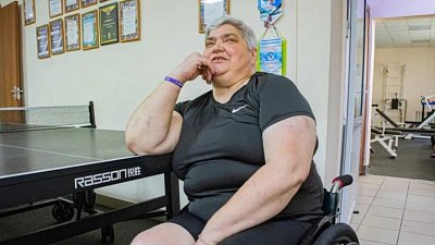 Жительница Увелки со сломанным позвоночником стала 17‑кратной чемпионкой мира по армрестлингу