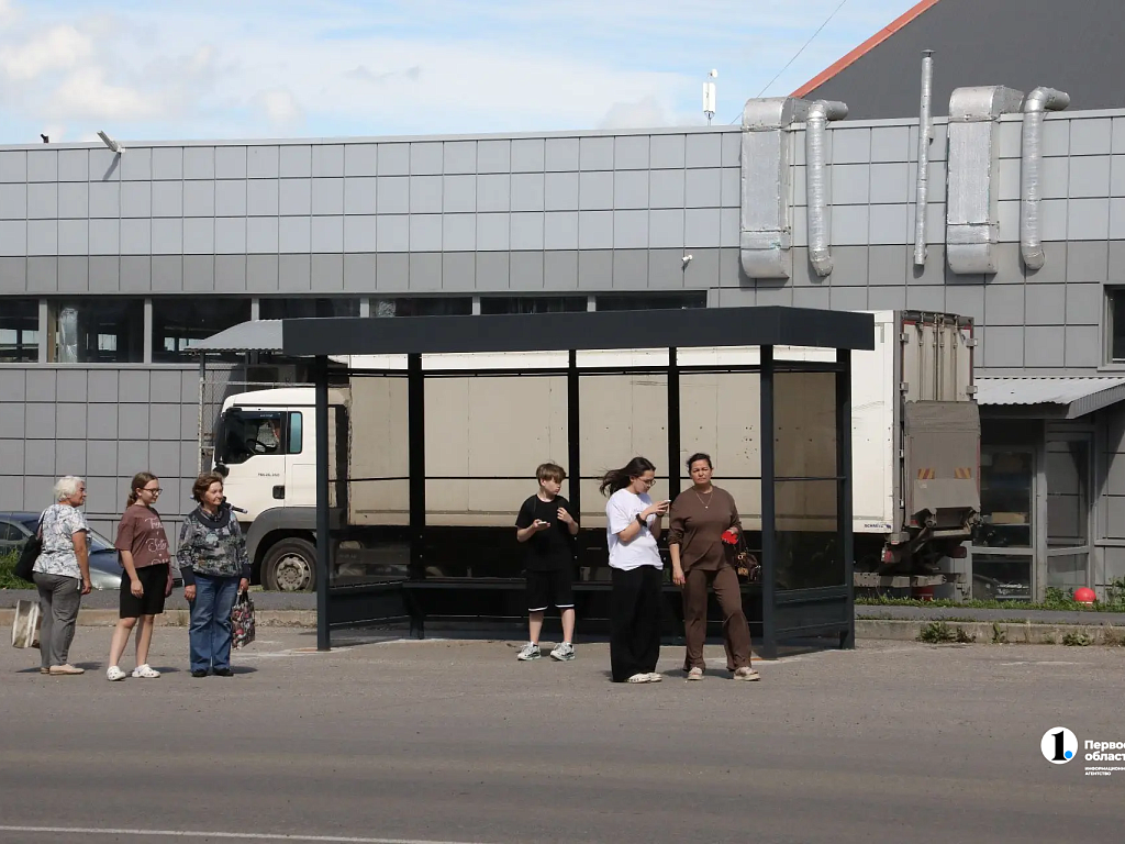В Магнитогорске устанавливают 68 новых автобусных остановочных комплексов