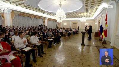 Губернатор Челябинской области наградил победителей Всероссийской олимпиады школьников