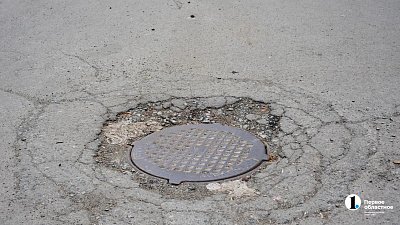 Уголовное дело возбудили после падения незрячей челябинки в открытый люк