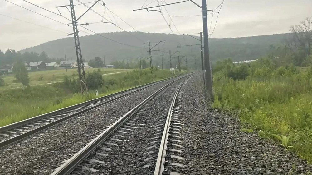 Две женщины попали под колеса грузового поезда на Южном Урале, одна погибла