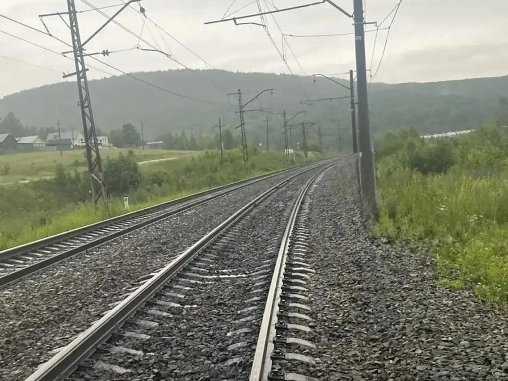 Две женщины попали под колеса грузового поезда на Южном Урале, одна погибла