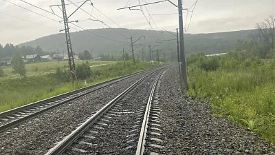 Две женщины попали под колеса грузового поезда на Южном Урале, одна погибла