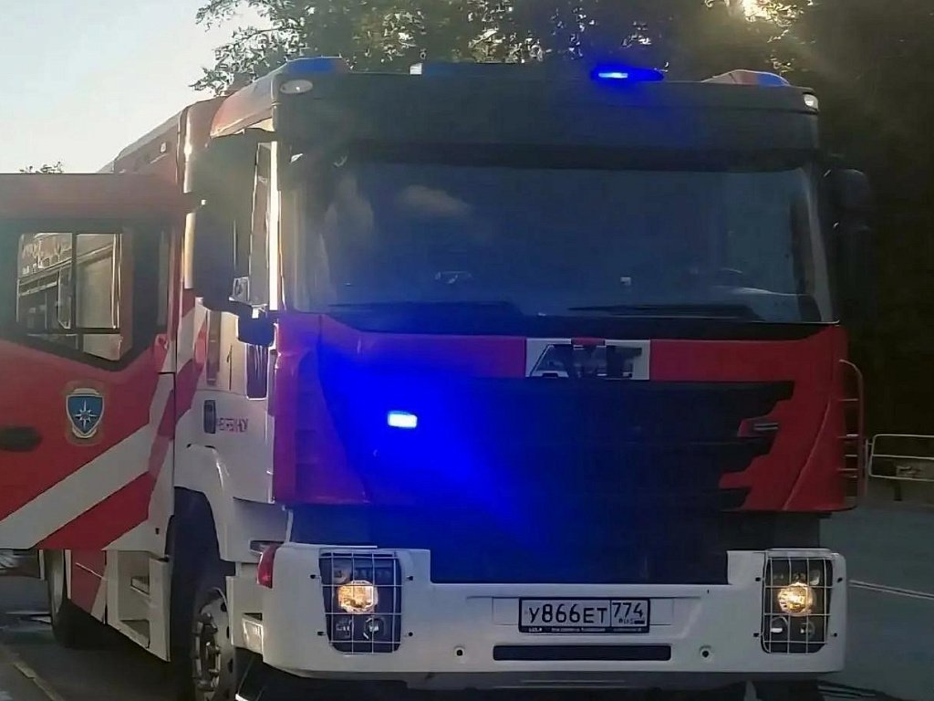 В центре Челябинска загорелось офисное здание на улице Коммуны