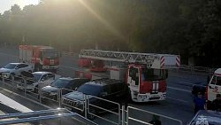 В центре Челябинска загорелось офисное здание на улице Коммуны