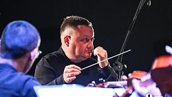 Из-за наплыва челябинцев концерт из сада ЧелГУ перенесли в здание вуза