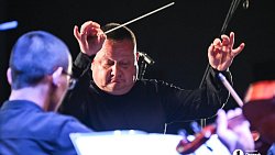 Из-за наплыва челябинцев концерт из сада ЧелГУ перенесли в здание вуза