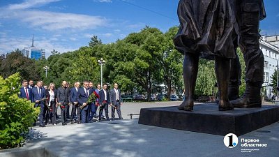 В День ветеранов боевых действий в Челябинске возложили цветы на Алее Славы