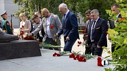 В День ветеранов боевых действий в Челябинске возложили цветы на Алее Славы