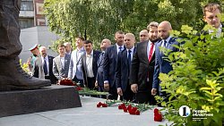 В День ветеранов боевых действий в Челябинске возложили цветы на Алее Славы