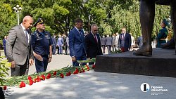 В День ветеранов боевых действий в Челябинске возложили цветы на Алее Славы
