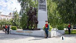 В День ветеранов боевых действий в Челябинске возложили цветы на Алее Славы