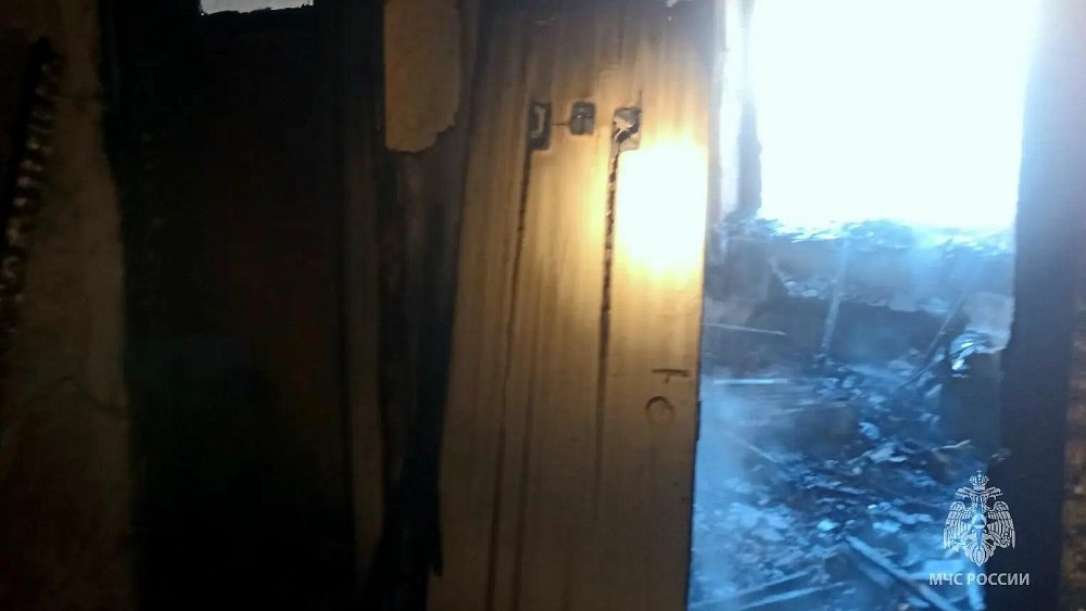 Семью с восьмимесячным малышом спасли на пожаре в Челябинской области