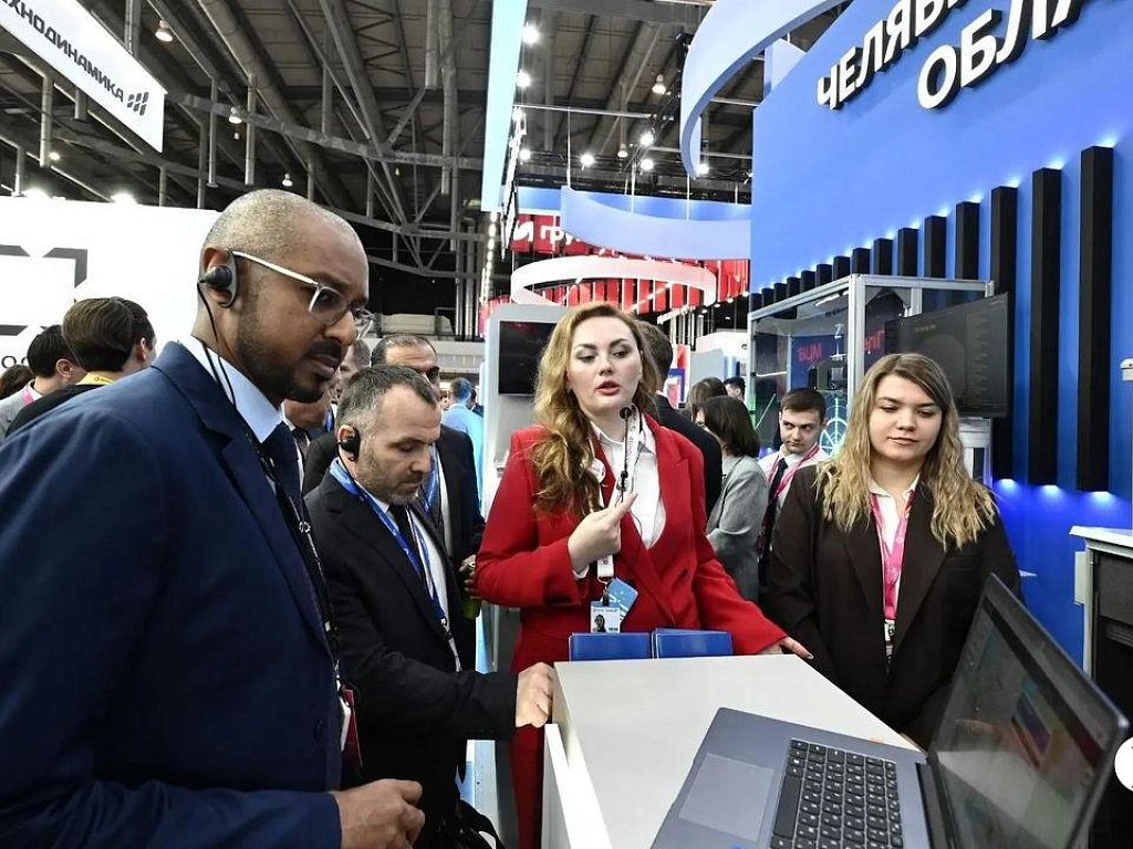 Министр промышленности ОАЭ оценил челябинские разработки на «Иннопроме‑2026»