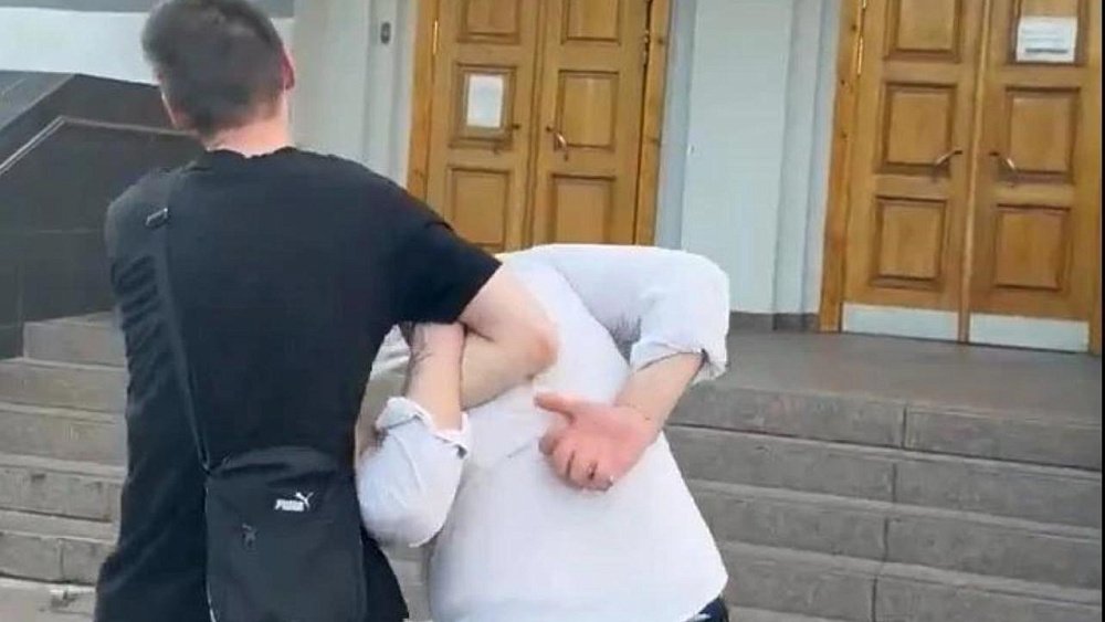 19-летний челябинец может получить до года тюрьмы за сожжение паспорта