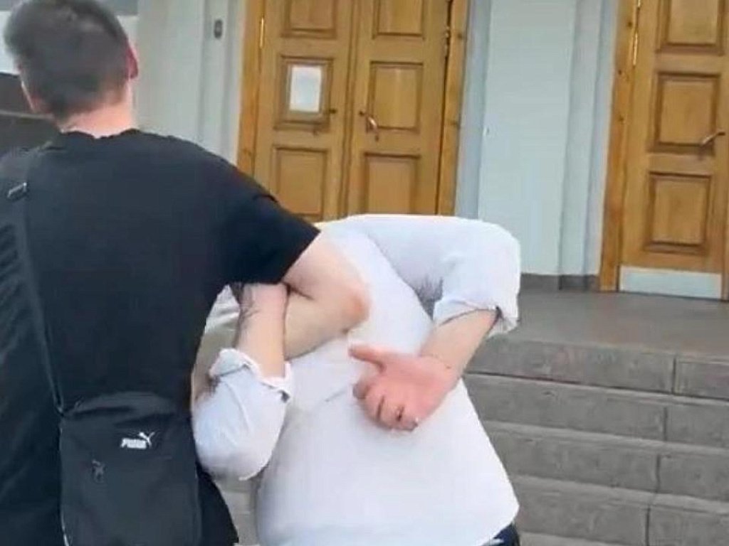 19-летний челябинец может получить до года тюрьмы за сожжение паспорта