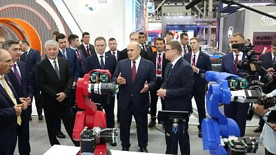 Михаил Мишустин посетил стенд Челябинской области на «Иннопроме-2026»